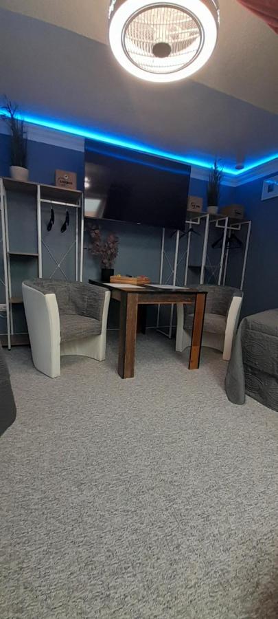 Best-Preis -Vip Lounge- Mit Netflix, Self-Check-In, Ebike Ladestation, Fahrradraum, Wlan Und Netflix - Direkt Am Elberadweg Im Herzen Von Wittenberge Exterior foto
